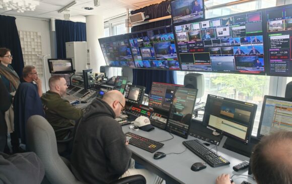 oplus_145752064 Visite des studios de France Médias Monde